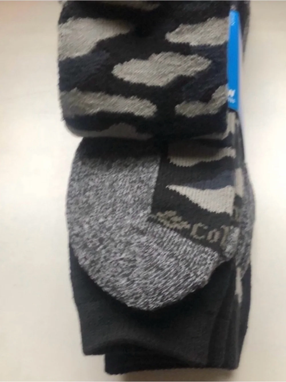 New Columbia Socks Men’s 4 Pair Black & Gray Casual Outdoor Activewear Crew Sock